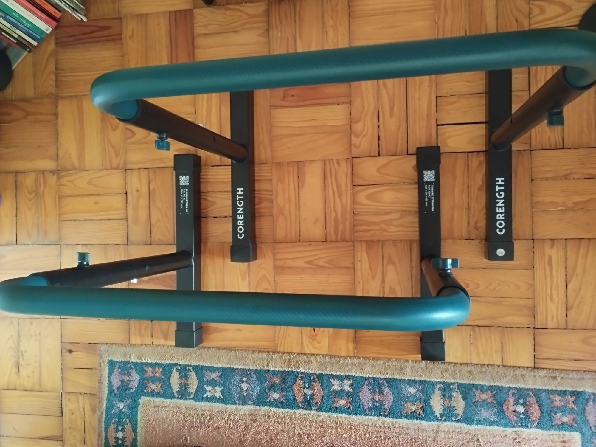 Barras paralelas ajustáveis