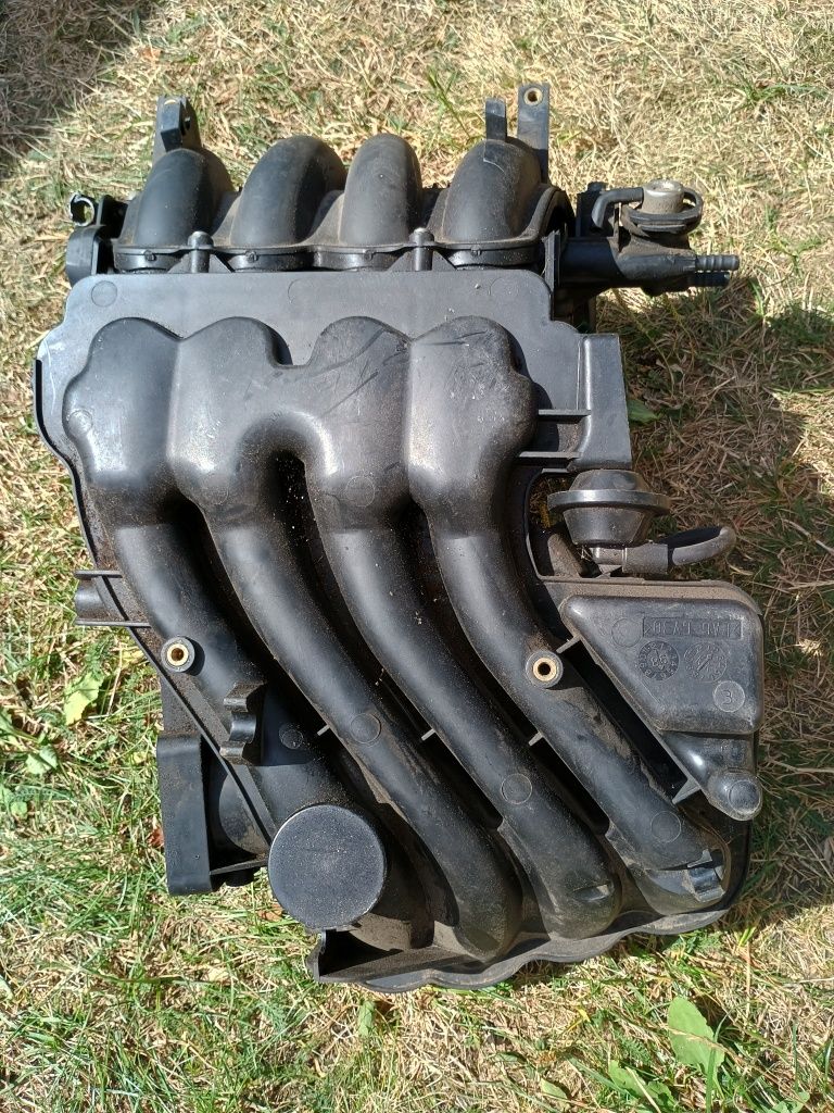 Kolektor ssący wtryski Audi A3 8L 1.6