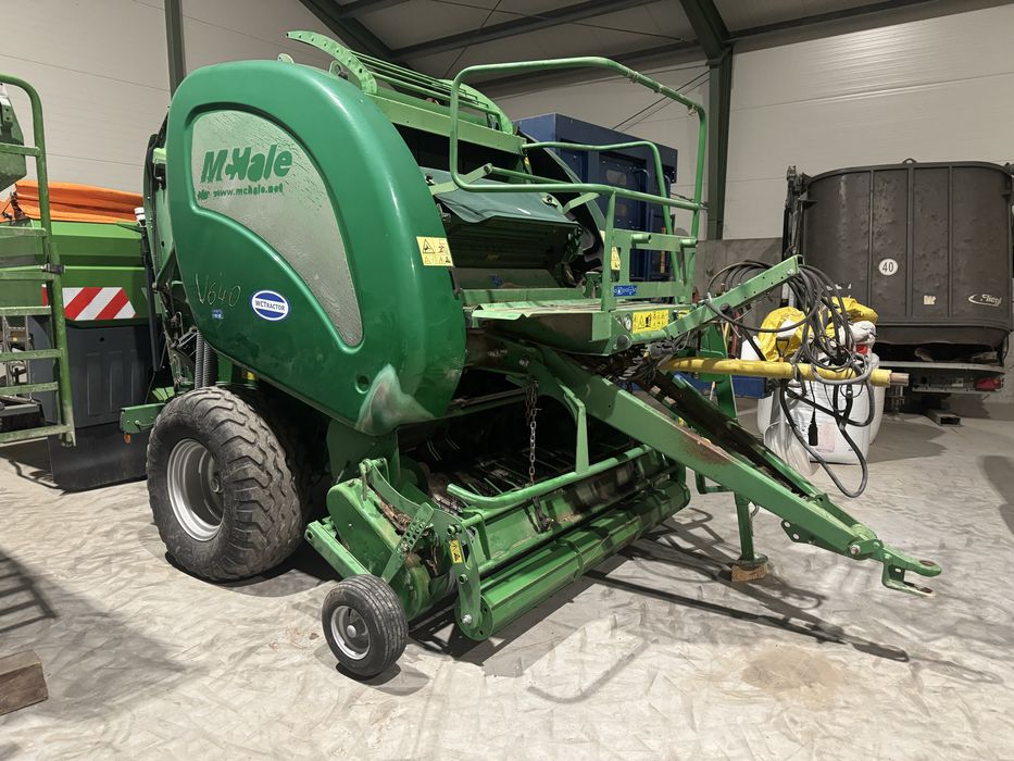 Dwie prasy MCHALE 640