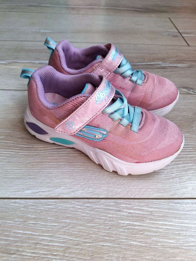 Кроссовки на девочку р-р 28 Skechers