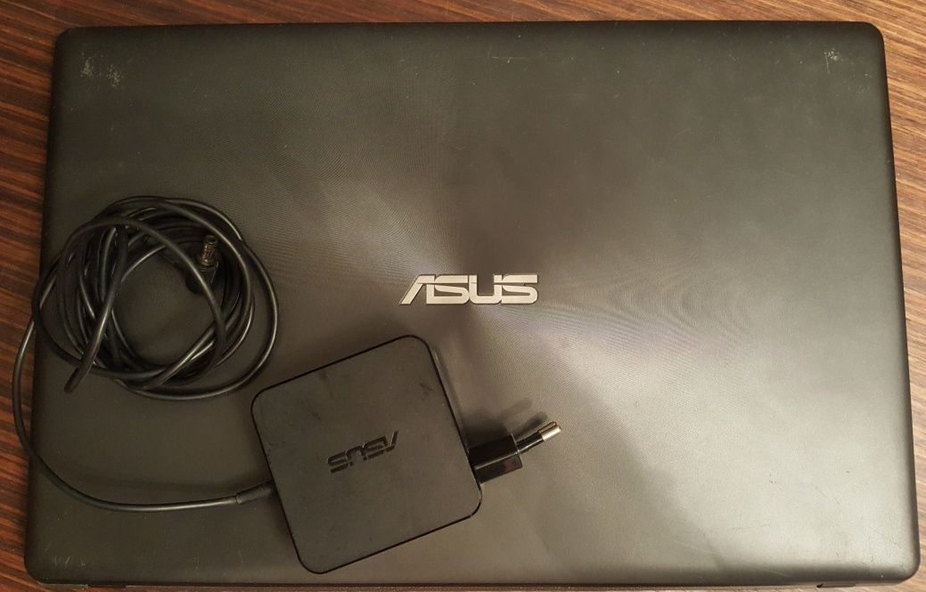 Notebook ASUS 15,6 " Nowy dysk