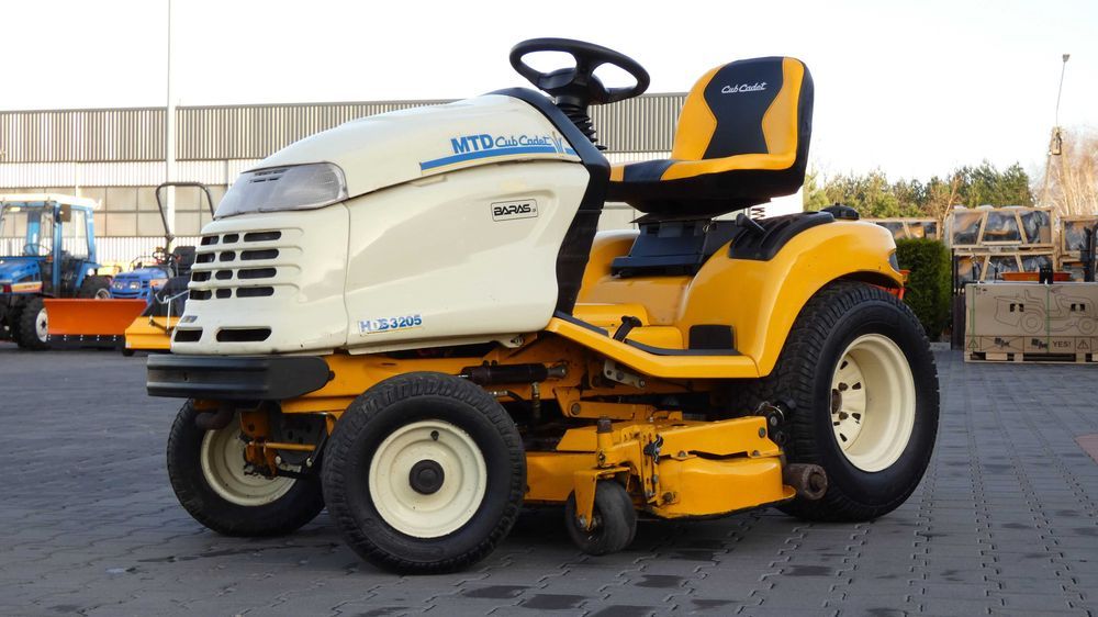 Traktorek kosiarka Cub Cadet 3205 Kawasaki 2 Cylindry (251101.4) Baras