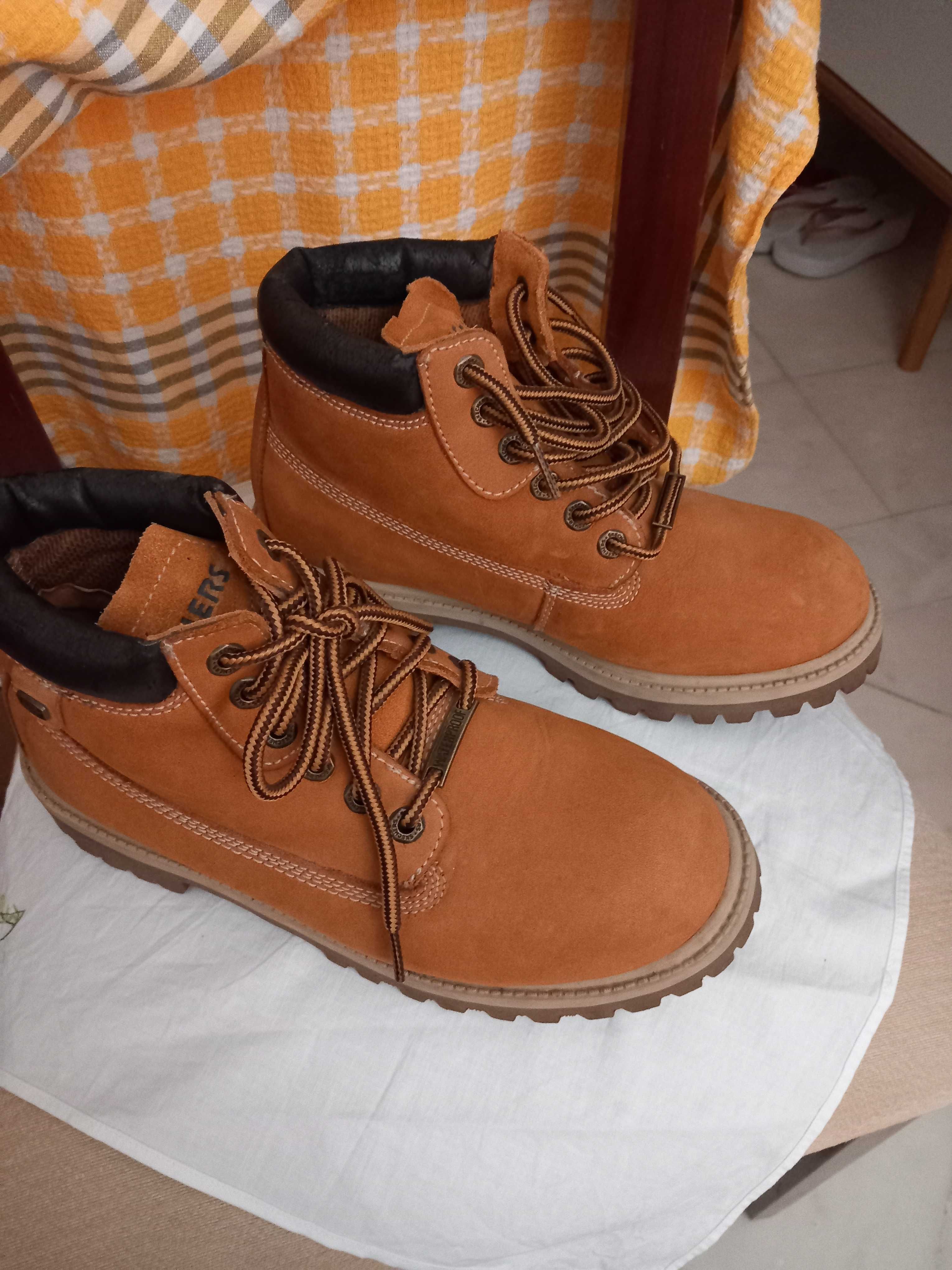 BOTAS "SKECHERS" Waterproof  - Excelente Estado