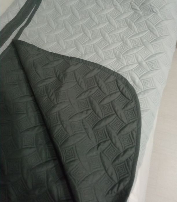 Manta leve e texturada - cinza e prata