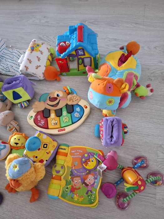Lote de brinquedos para bebé