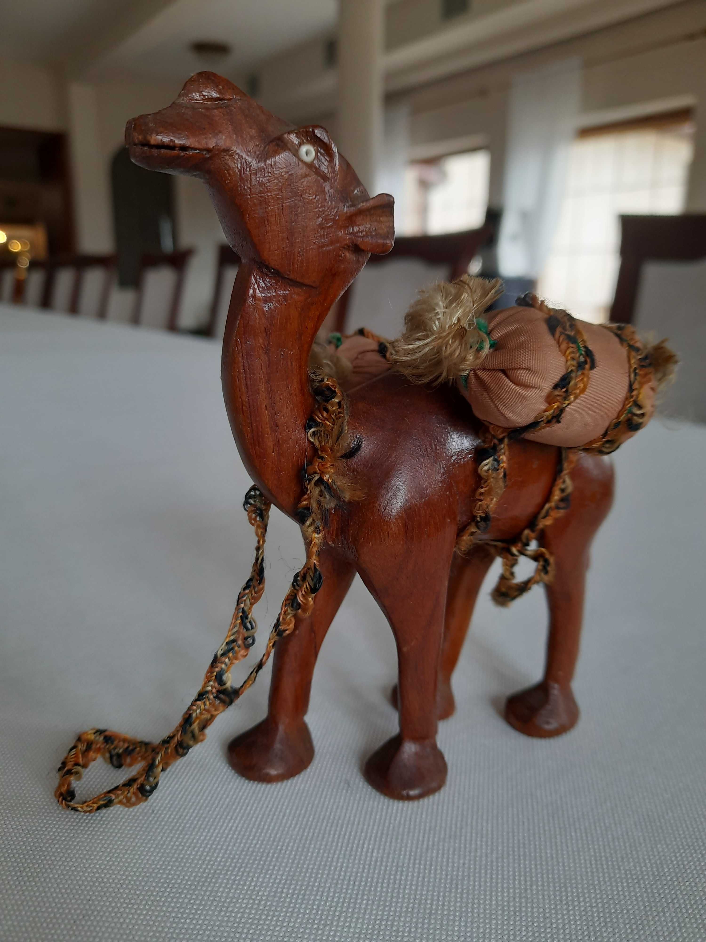 Drewniany wielbłąd, figurka
