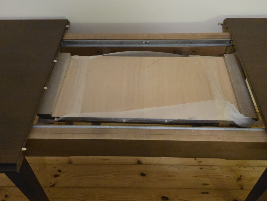 Stół 80x120(+70)cm + dwa krzesła.