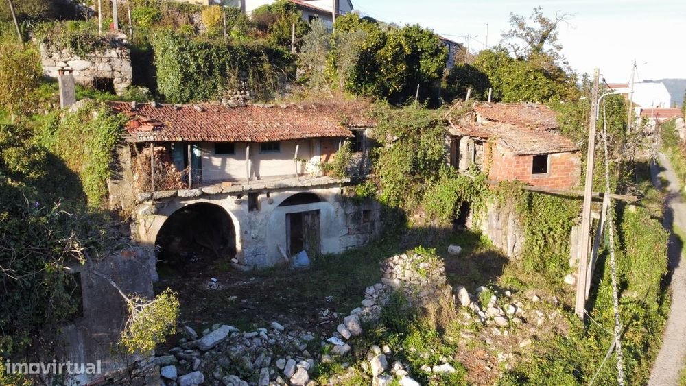 Casa granito p/ recuperar – Oliveira de Frades