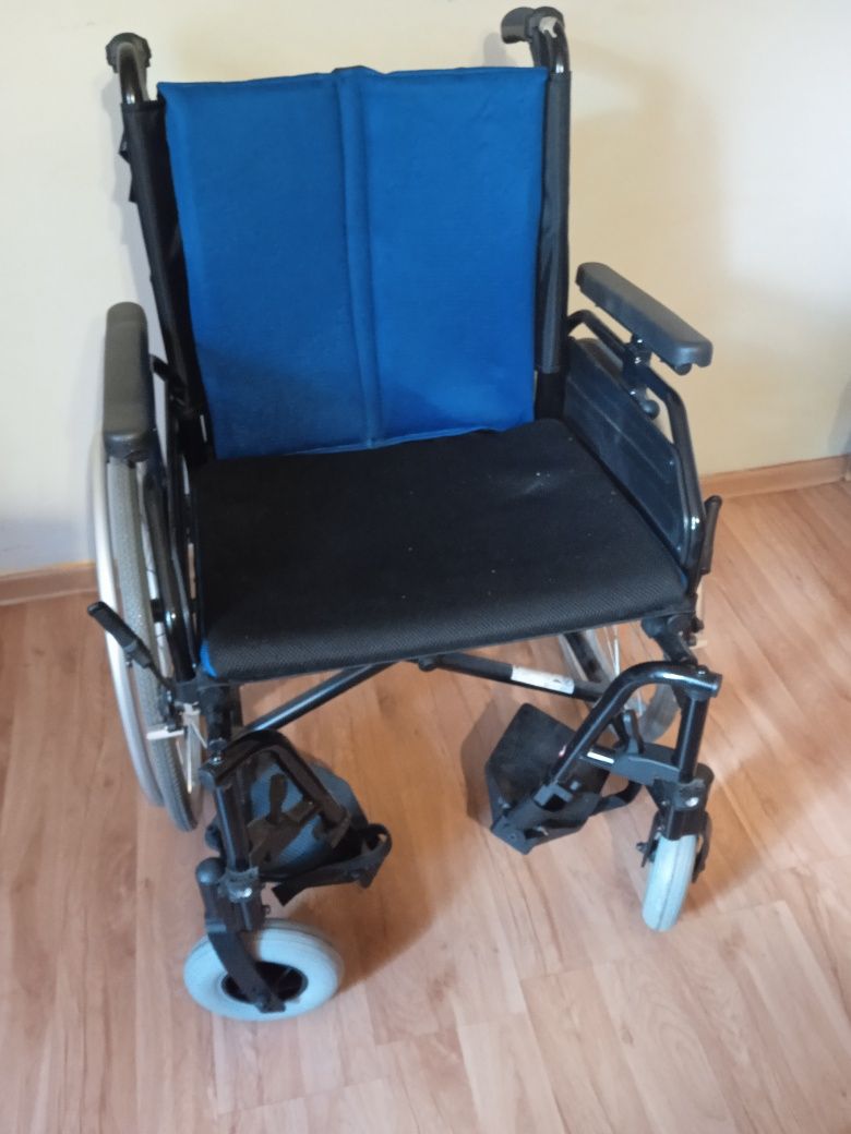 Wózek inwalidzki i rzeczy dla niepełnosprawnych