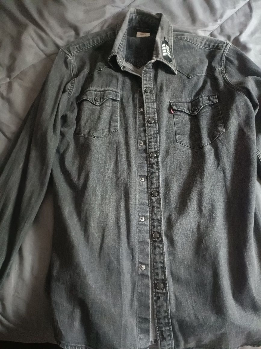 Vendo camisa preta de ganga Levi's