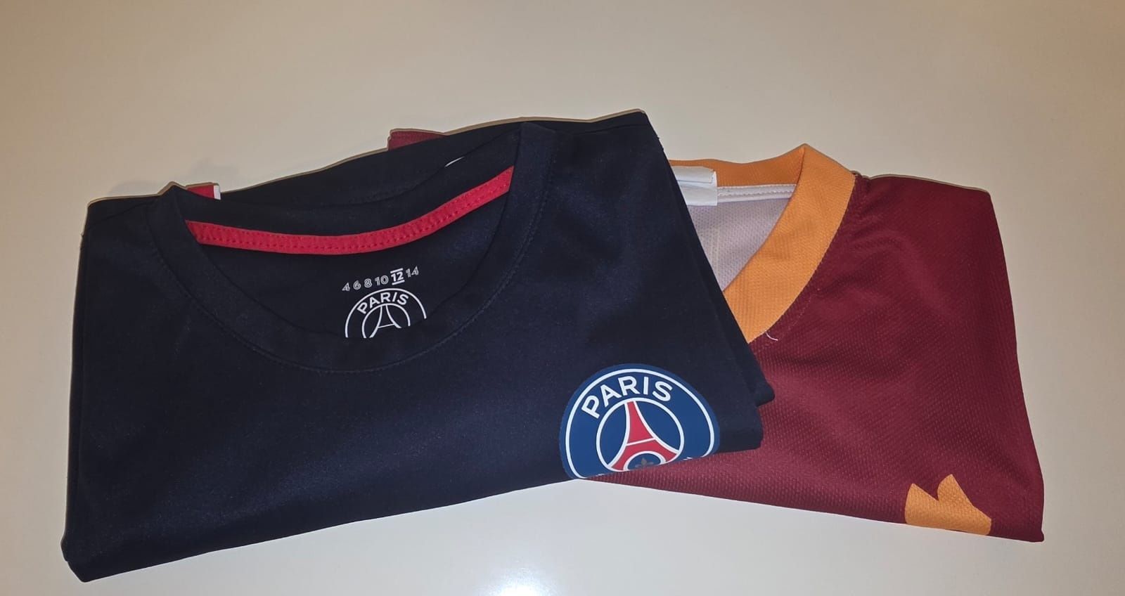 Equipamentos de futebol de treino (PSG e Roma)