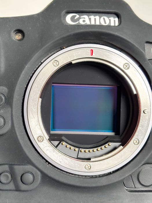 Canon EOS R3 (migawka 3k!) + gratis karta CF czytnik kart akumulator