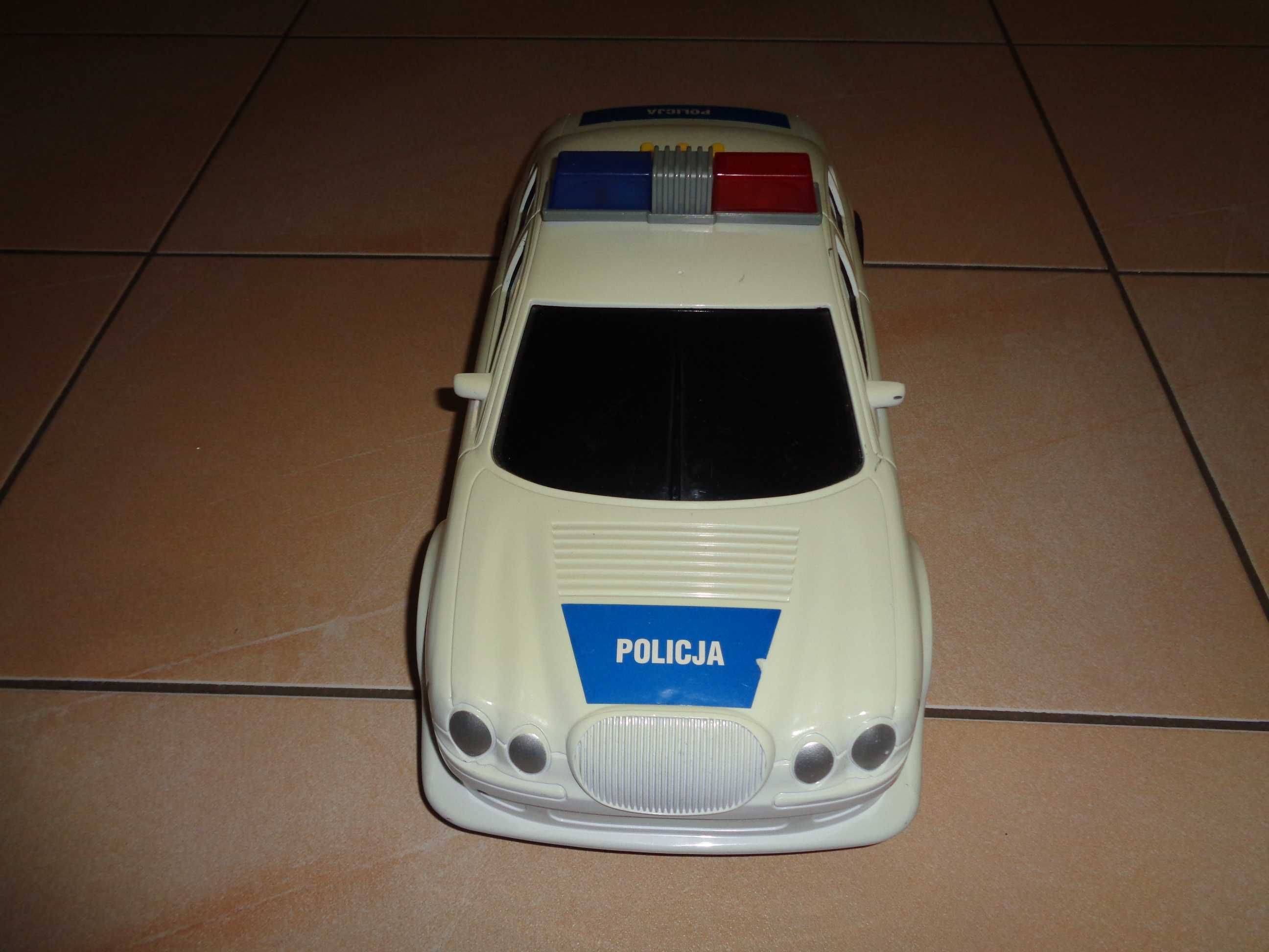 duże auto policyjne samochód radiowóz policyjny dżwięki i światła