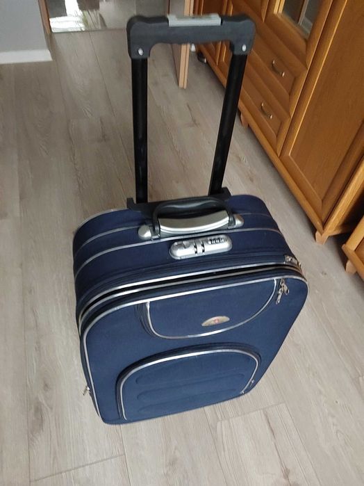 Walizka podróżna na kółkach