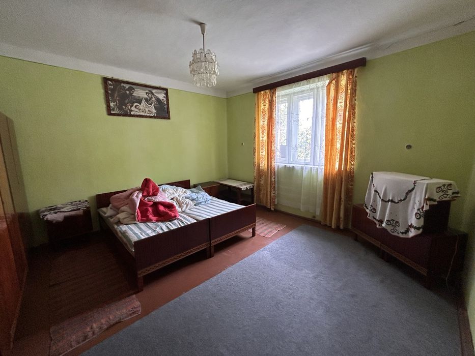 5-кімнатний будинок з площею 0,25 га с. Мочола 6 км від Берегова