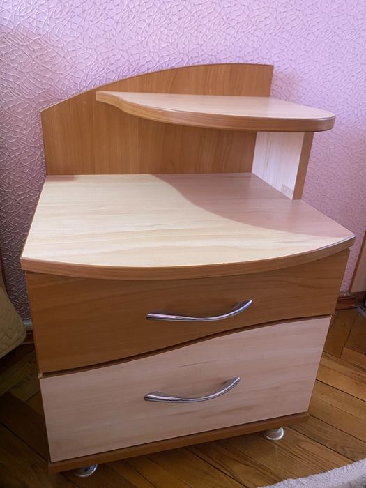 Туалетний столик з дзеркалом та 2 тумби