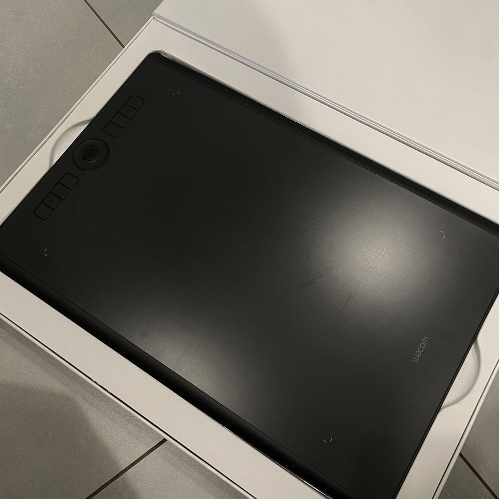 Wacom Intuos Pro Creative Pen Tablet