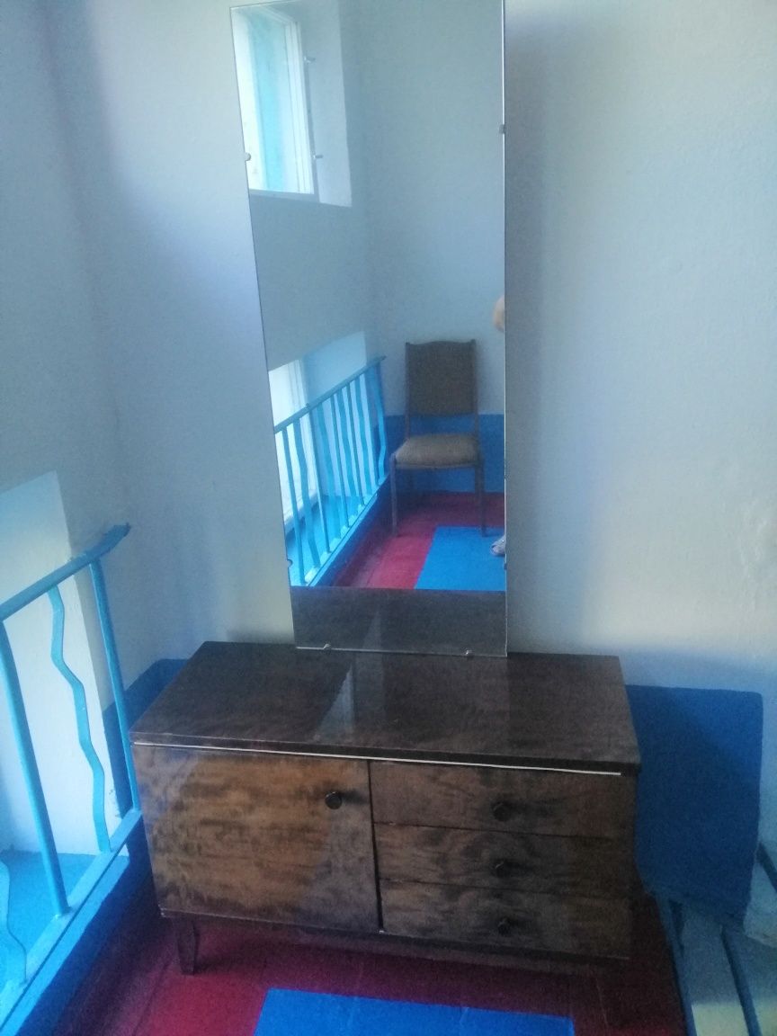 Продаю трюмо вживане, в гарному стані