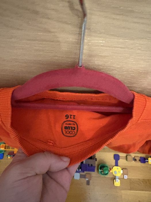 Bluzeczka r 116 122 pomarańczowa ze szkieletem dinozaura