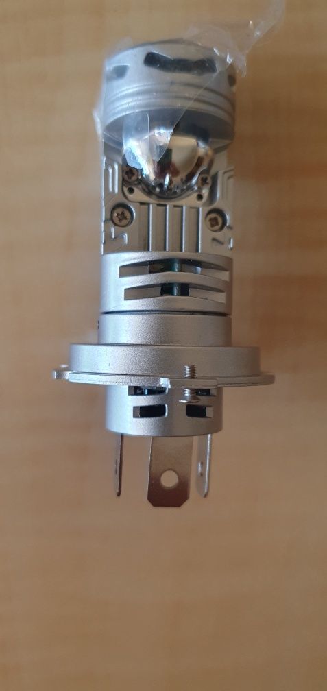 LED автолампы Н4 две штуки