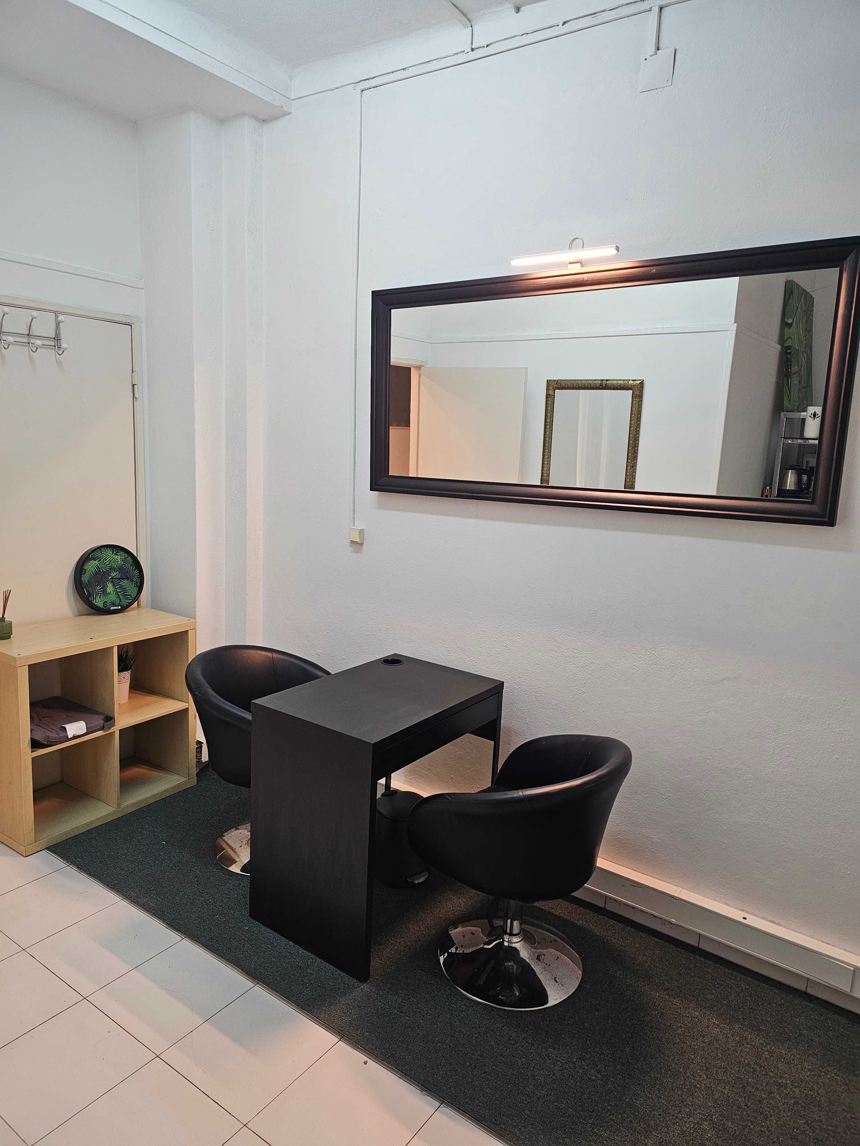 Alugo mesa de manicure junto ao Corte Inglés 200€ por mês