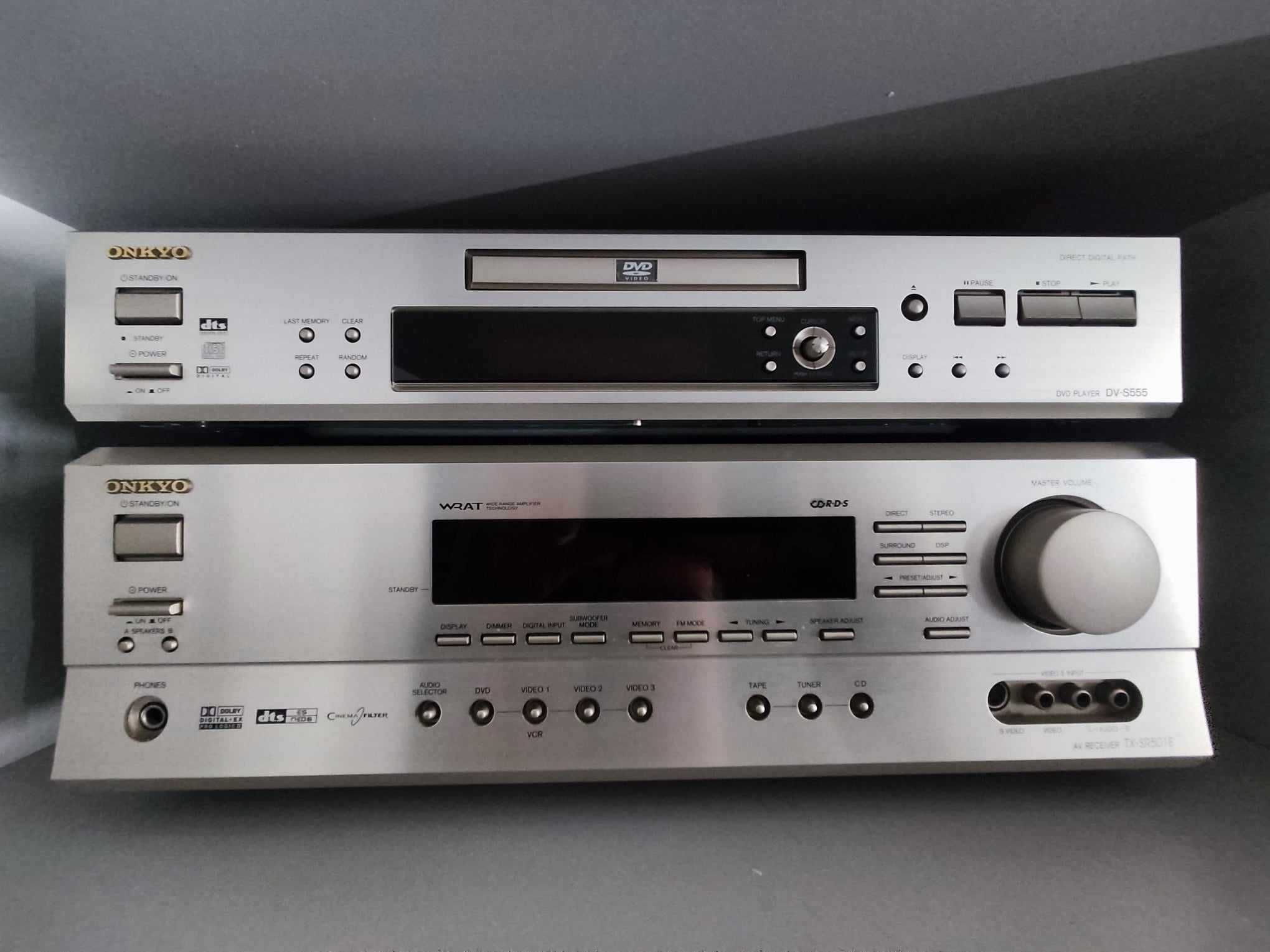 Amplituner Onkyo TX SR 501e + Dvd Player Onkyo DV-S555