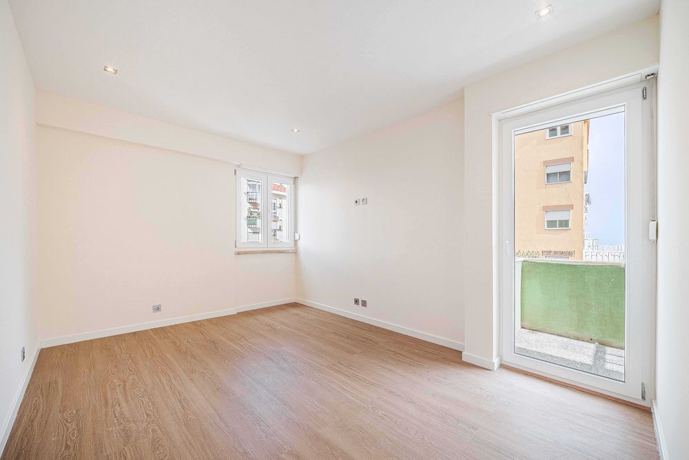 Apartamento totalmente Remodelado com Terraço e Varandas