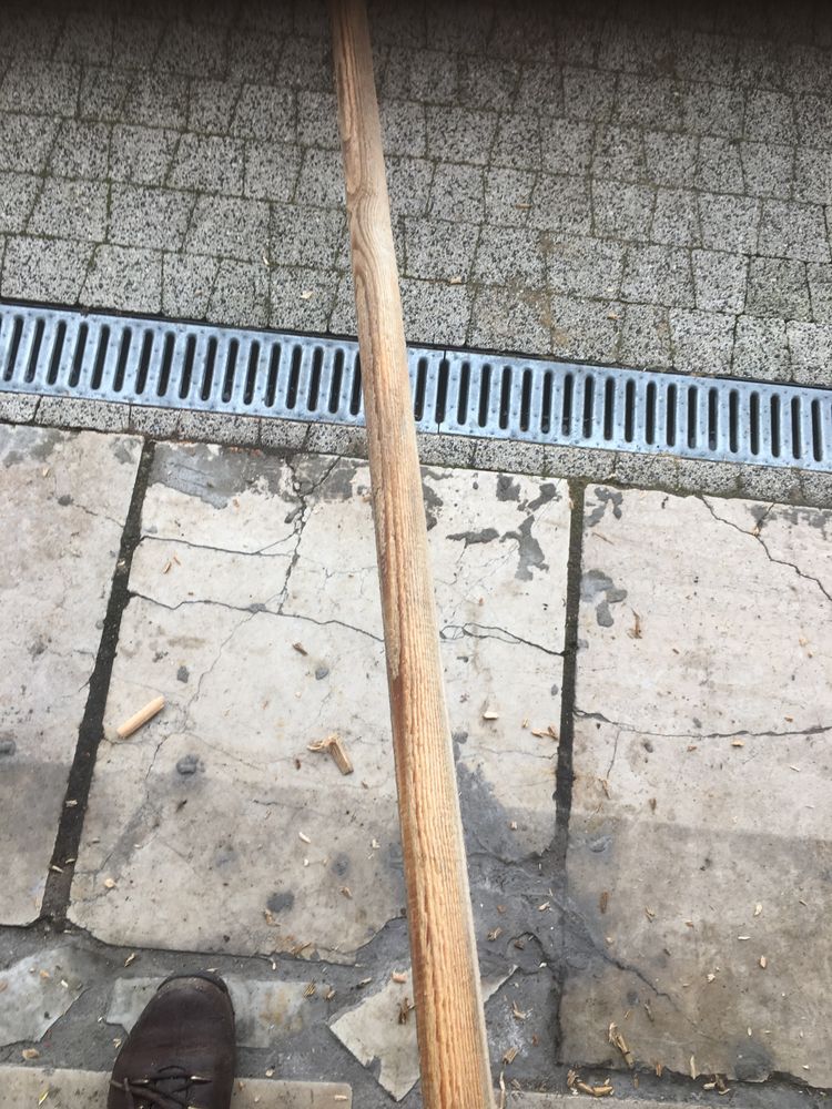 Sprzedam wałek drążek  z drewna średnica około 34 mm długie