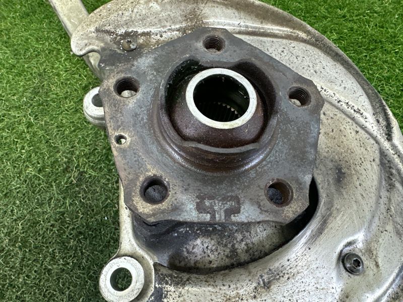 Поворотный кулак передний правый AUDI Q5 FY 2.0 DAYB 2018