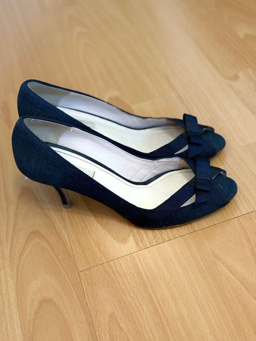 Klasyczne buty damskie na obcasie