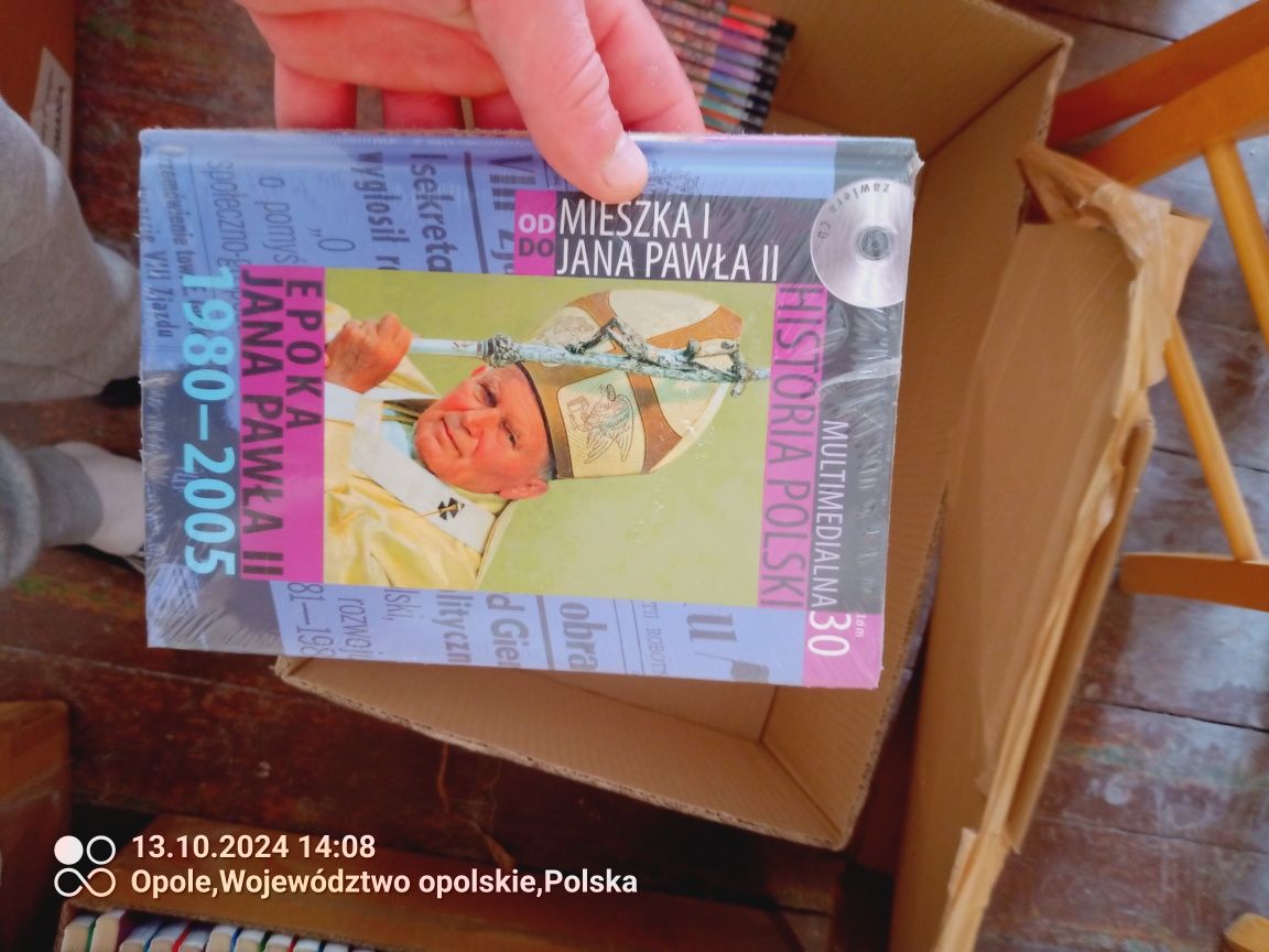 Karton książek i zbiory płyt CD