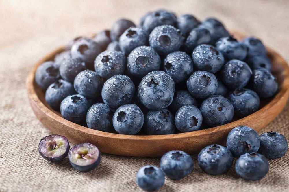 Полуниця 350 грн. за кг, Лохина 450 грн. за кг. Ціни на листопад.