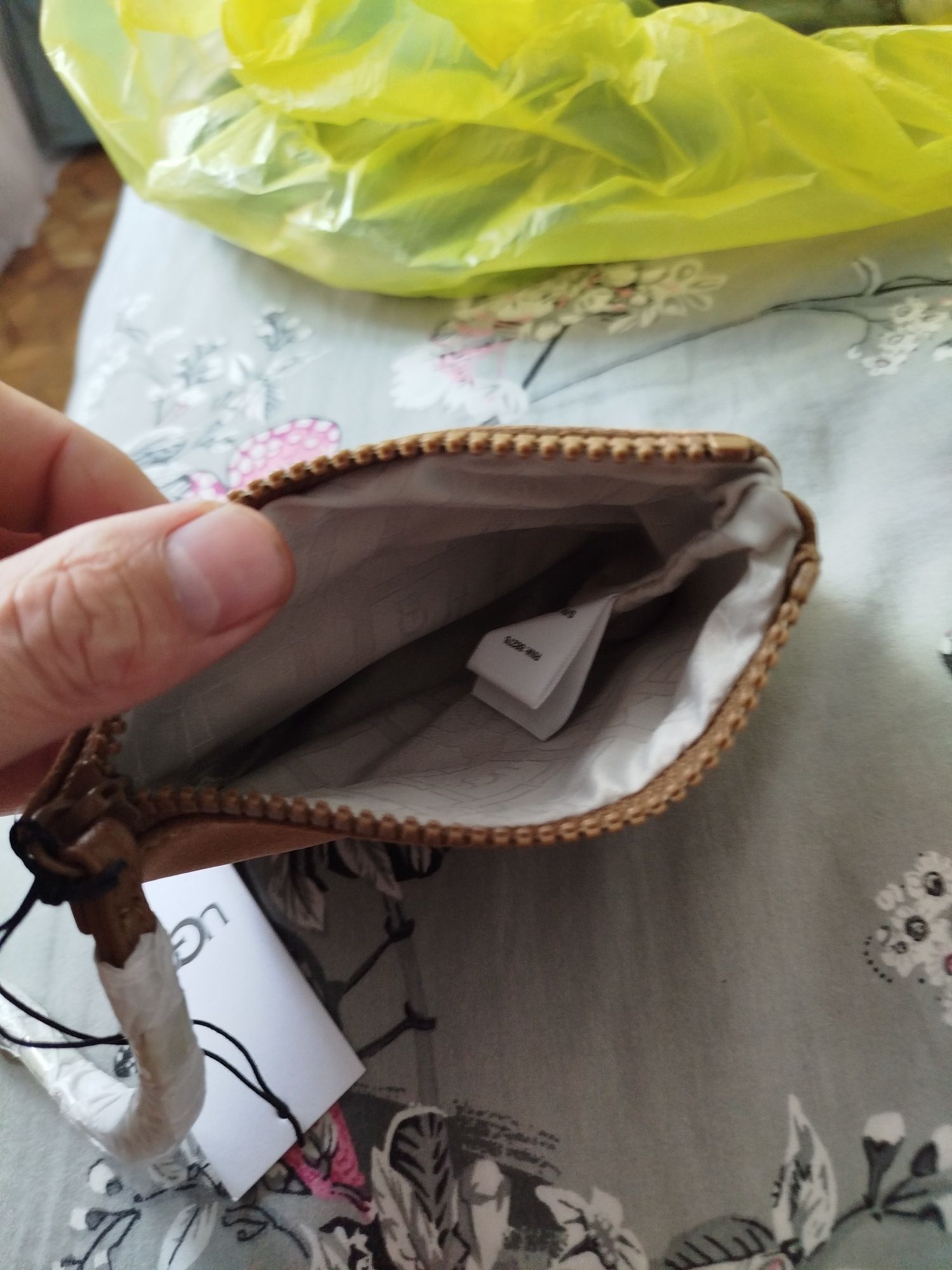 Sprzedam portmonetke UGG nowa