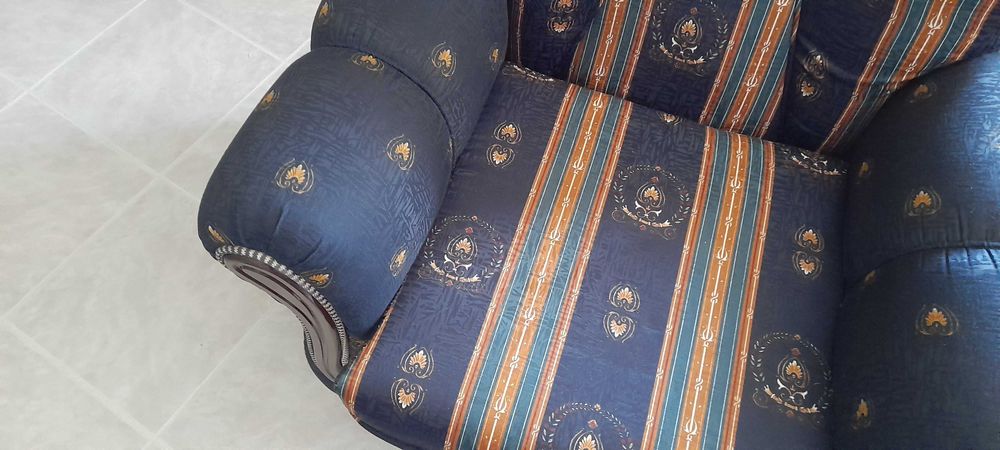 2 Sofás de tecido e madeira em ótimo estado