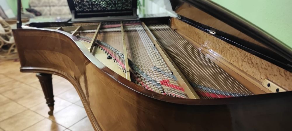 Fortepian Érard sygnatura Paderewski 
z autentyczną sygnaturą Ignacego