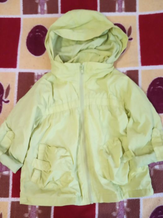 Детский плащик Zara Kids на девочку,непромокаемый ,рост-110.
