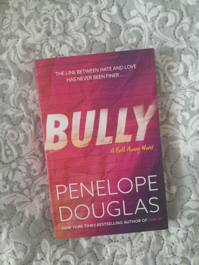 Книга англійською /Книга Пенелопи Длугас " Bully
