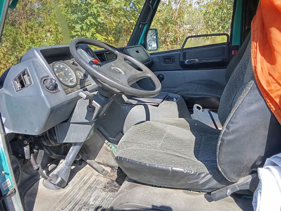 Автомобіль  Mb 100
