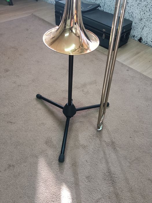 Suportes K&M para trombone tenor