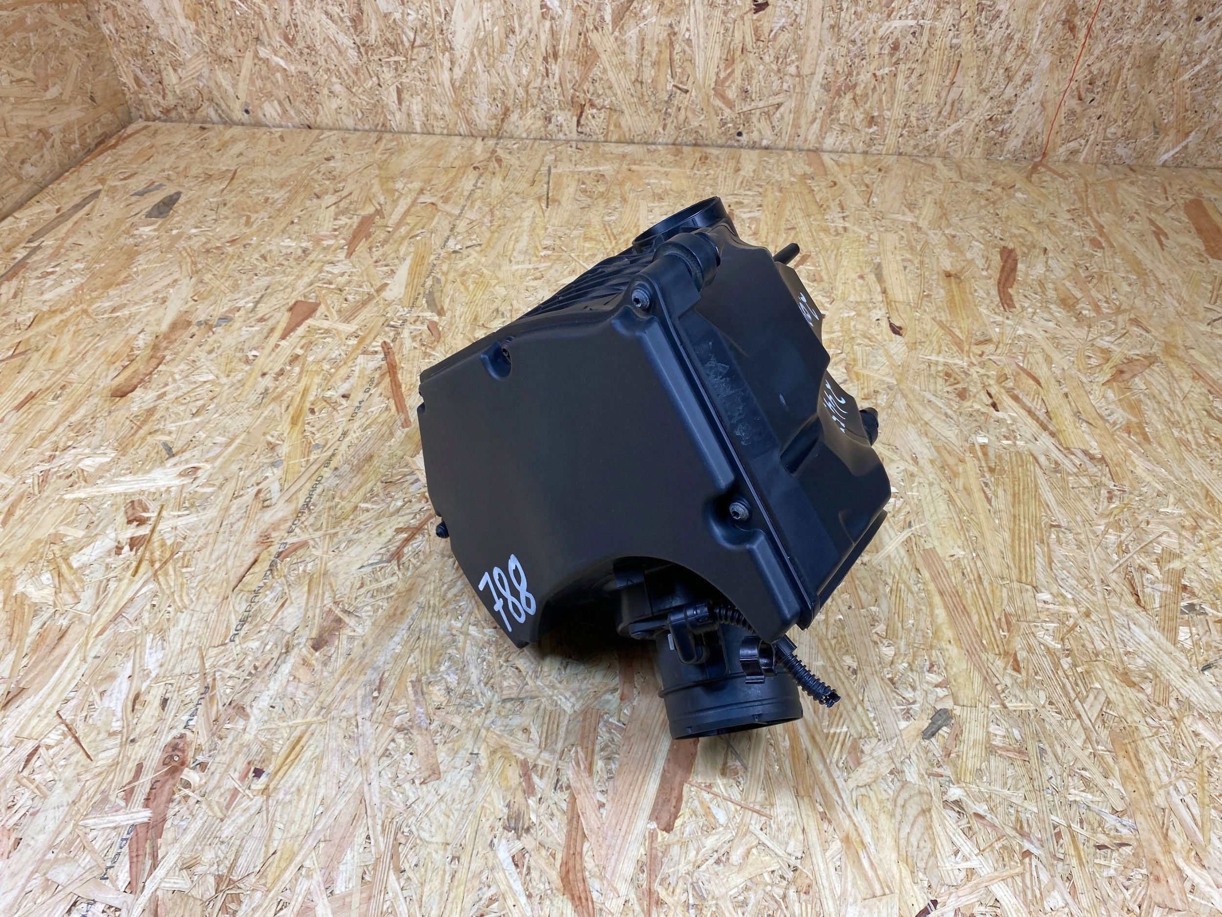 Obudowa Filtra Powietrza Audi A4 B9 A5 8W 2.0 TDI 2015