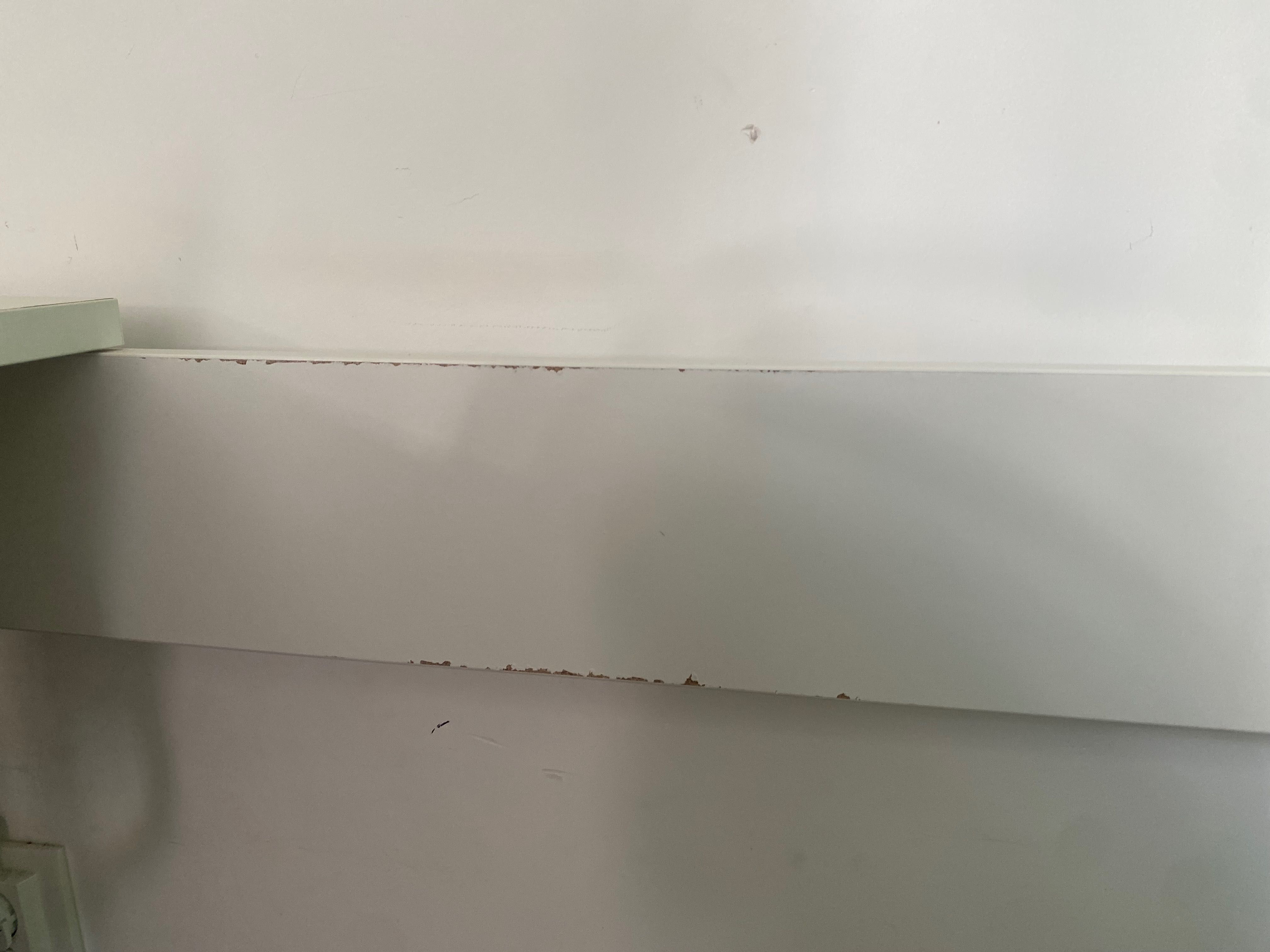 Cama alta IKEA c/ roupeiro e secretária