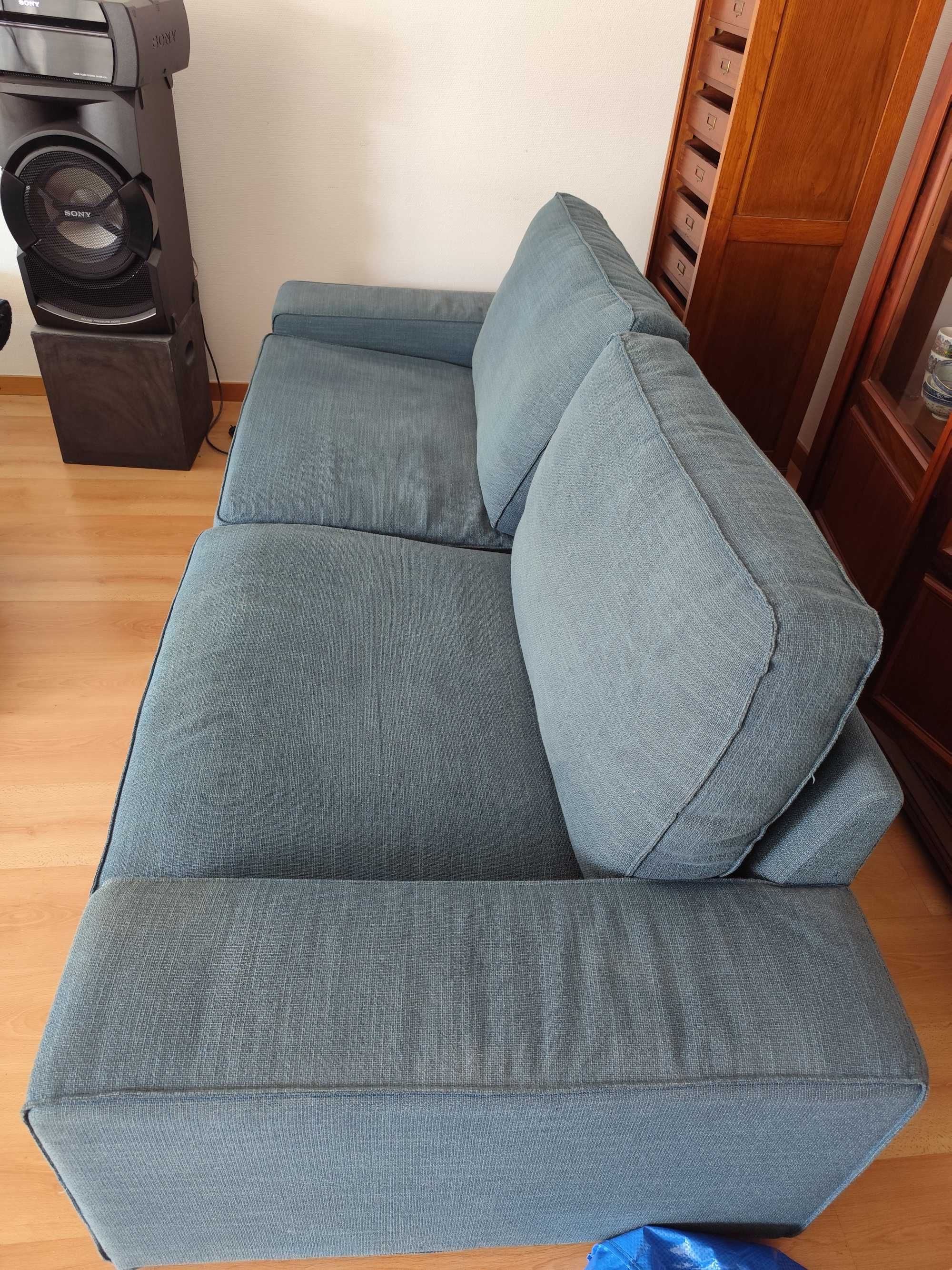 Conjunto sofás 3 + 2 lugares + Puff IKEA