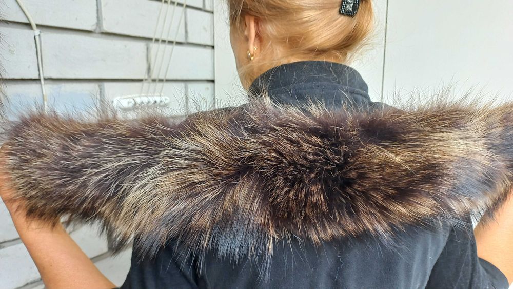 Меховой воротник.