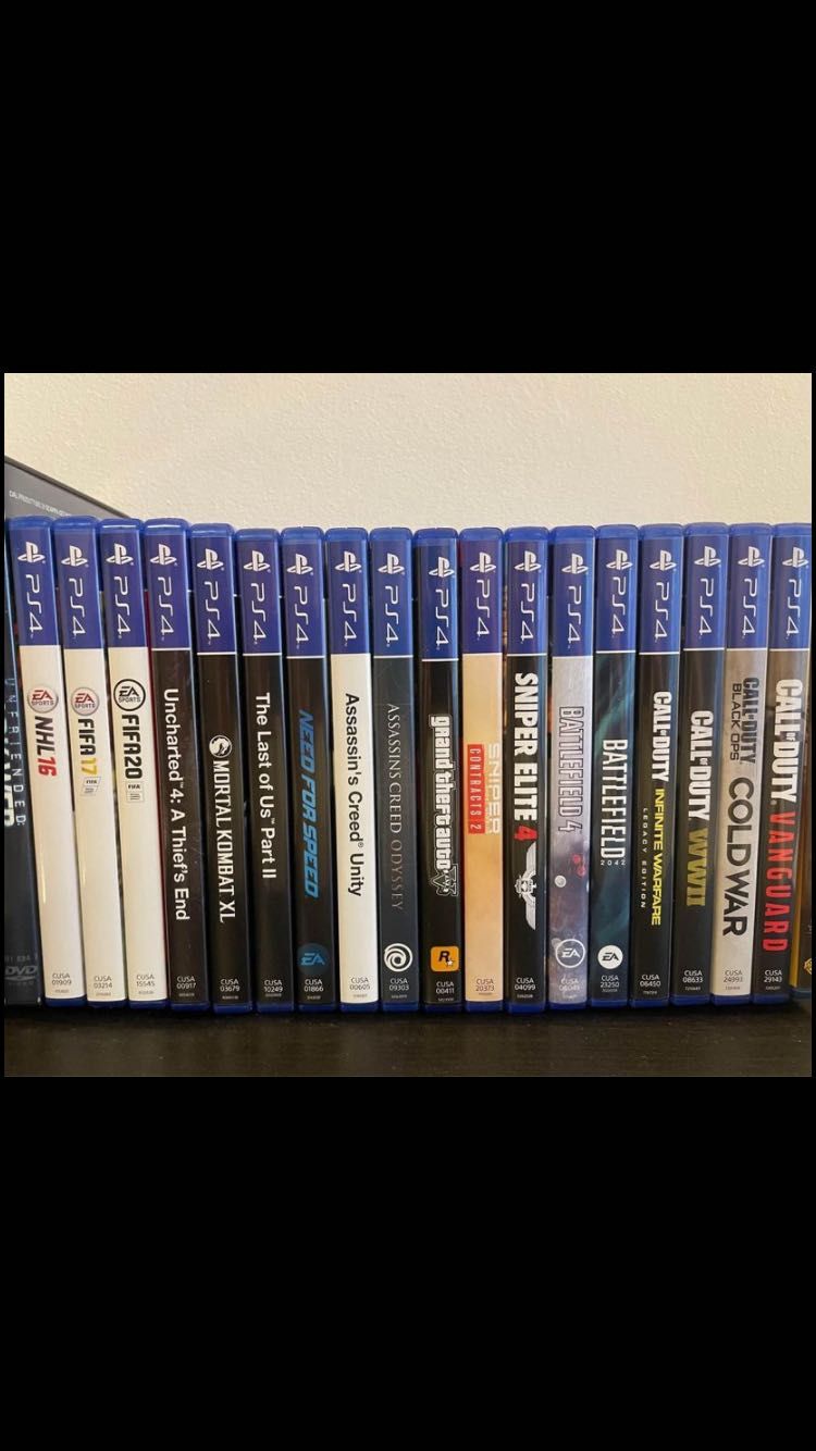 PlayStation 4 + 18 jogos + 2 comandos