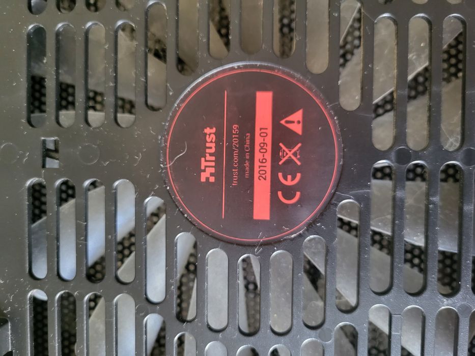 Охлаждающей подставка для ноутбука.