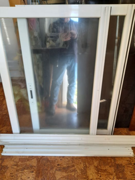 Janela  em  alumínio  vidro  duplo.