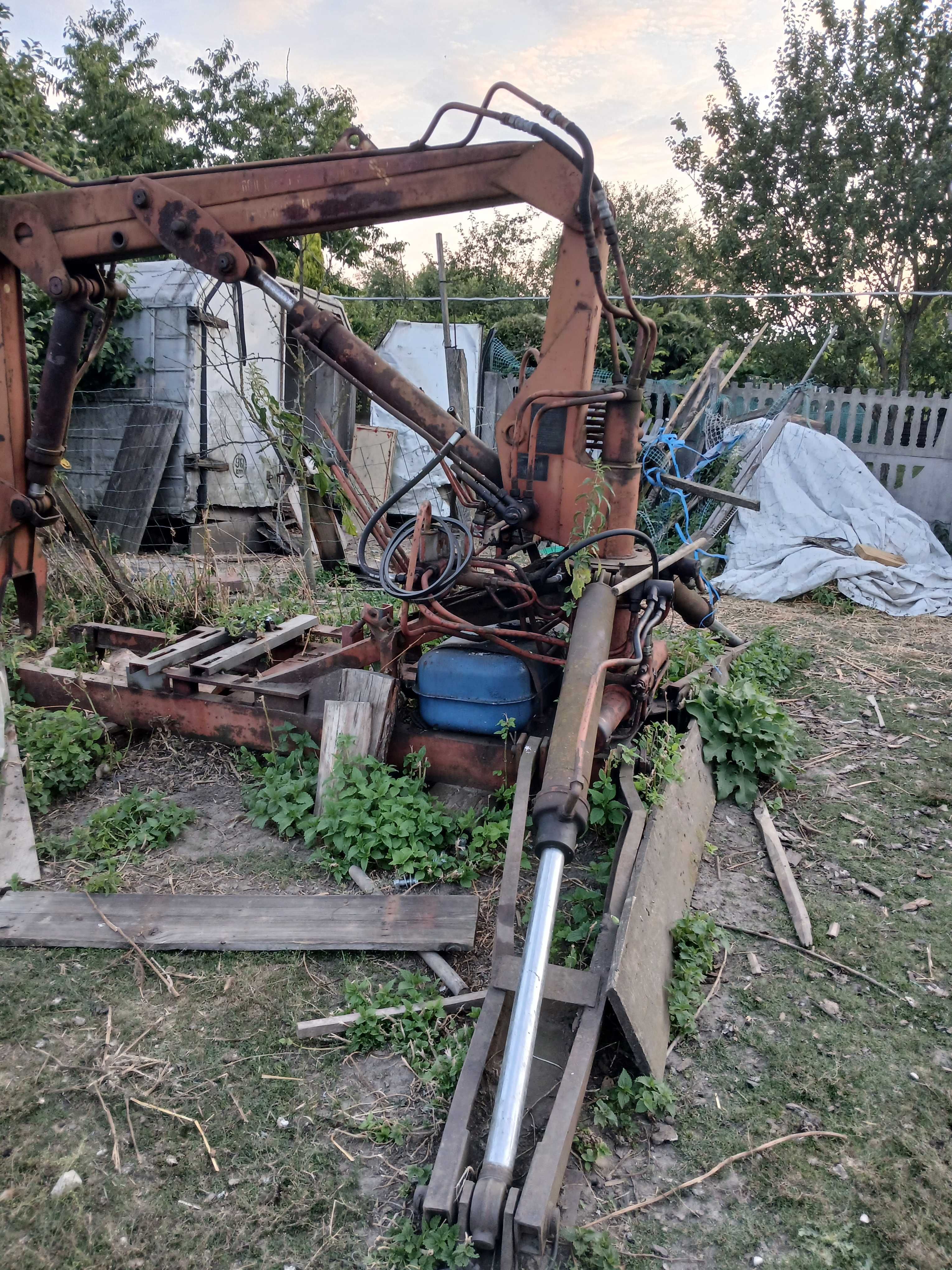 Jumz Belarus tył koparka niekompletny/uszkodzony