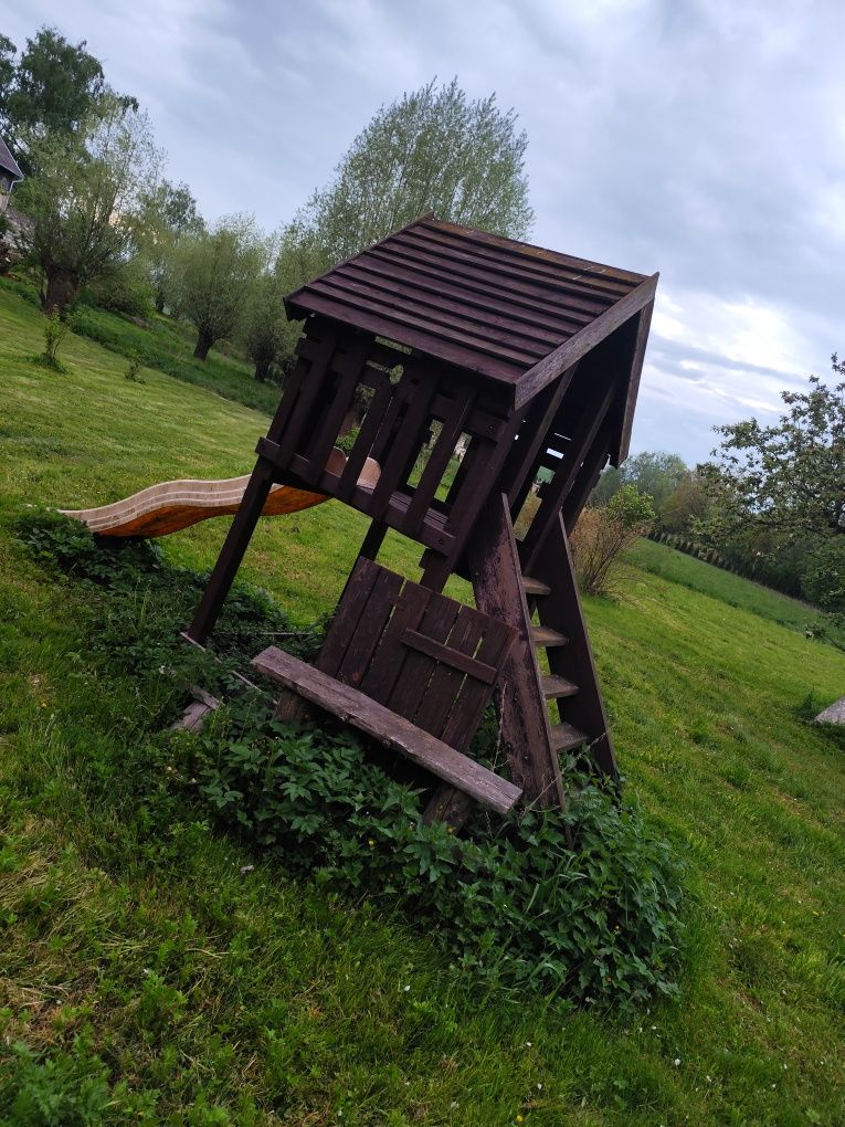 Domek zjeżdżalnia dla dzieci
