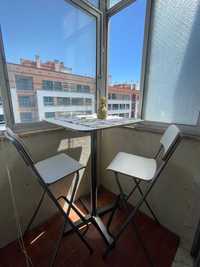 Conjunto mesa + 2 cadeiras altas IKEA