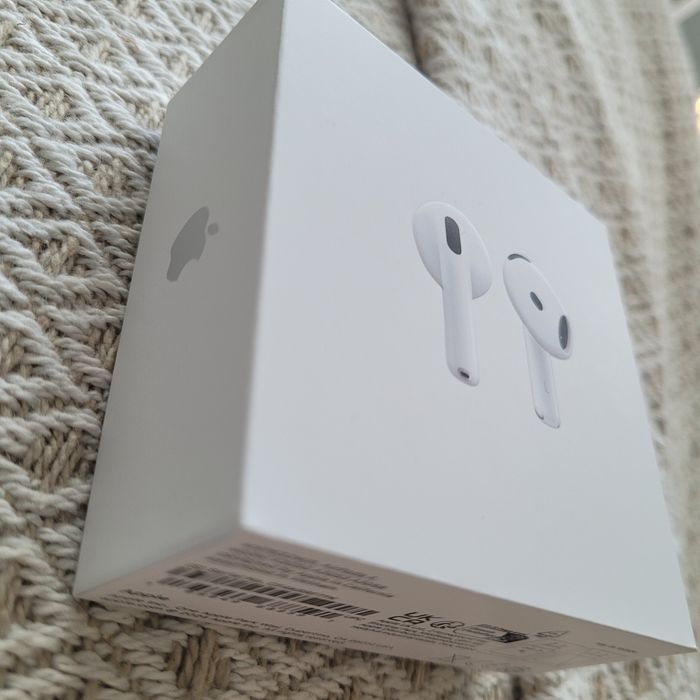Apple AirPods 4 białe + etui ładujące